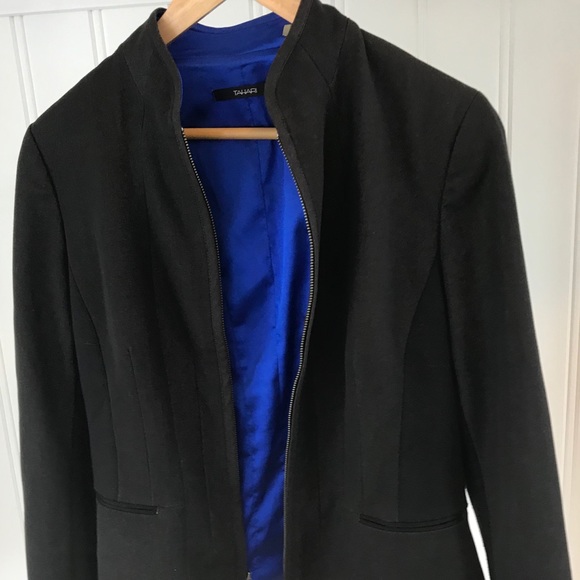 Tahari - Picture 1 of 2